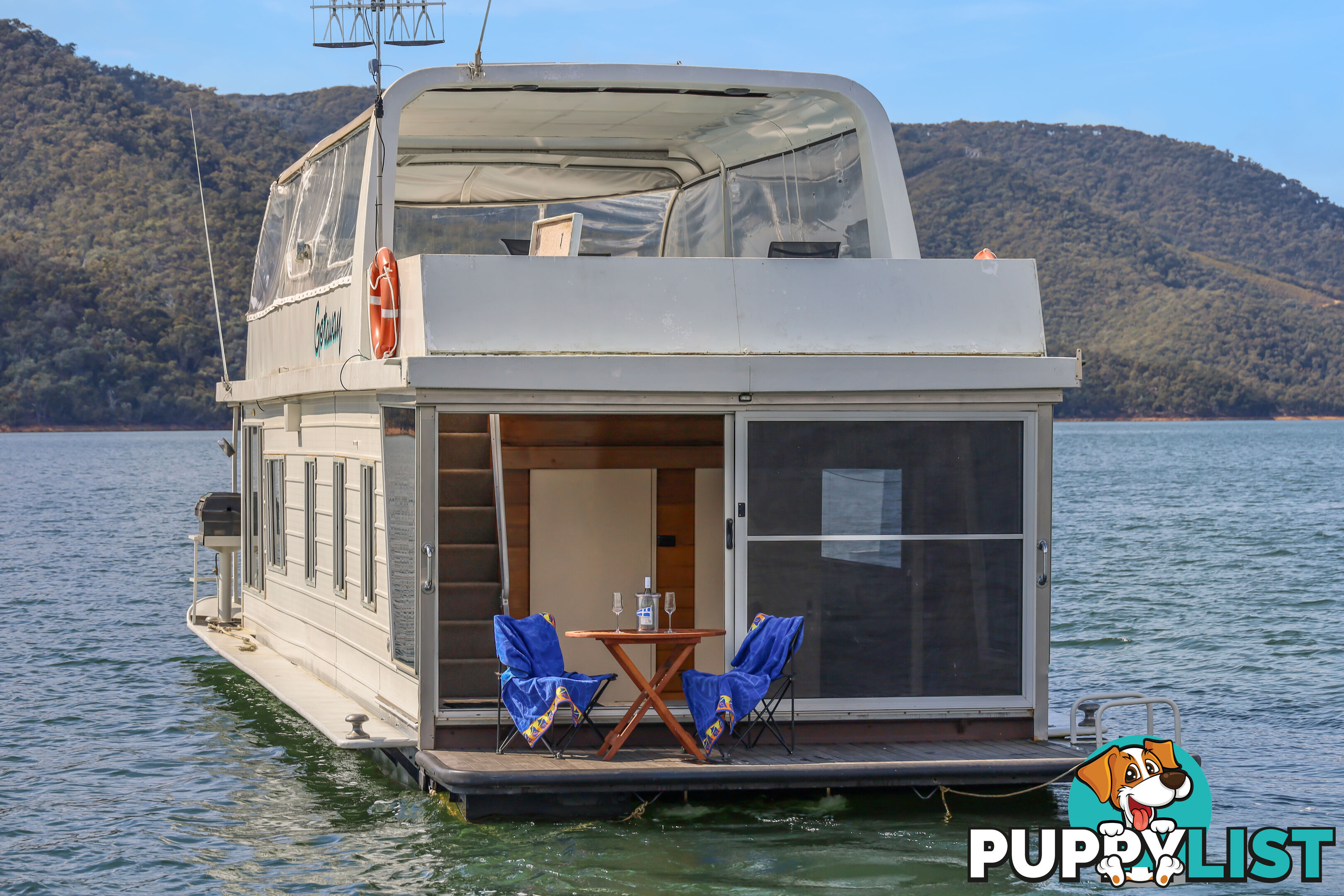 Getaway Houseboat Holiday Home on Lake Eildon