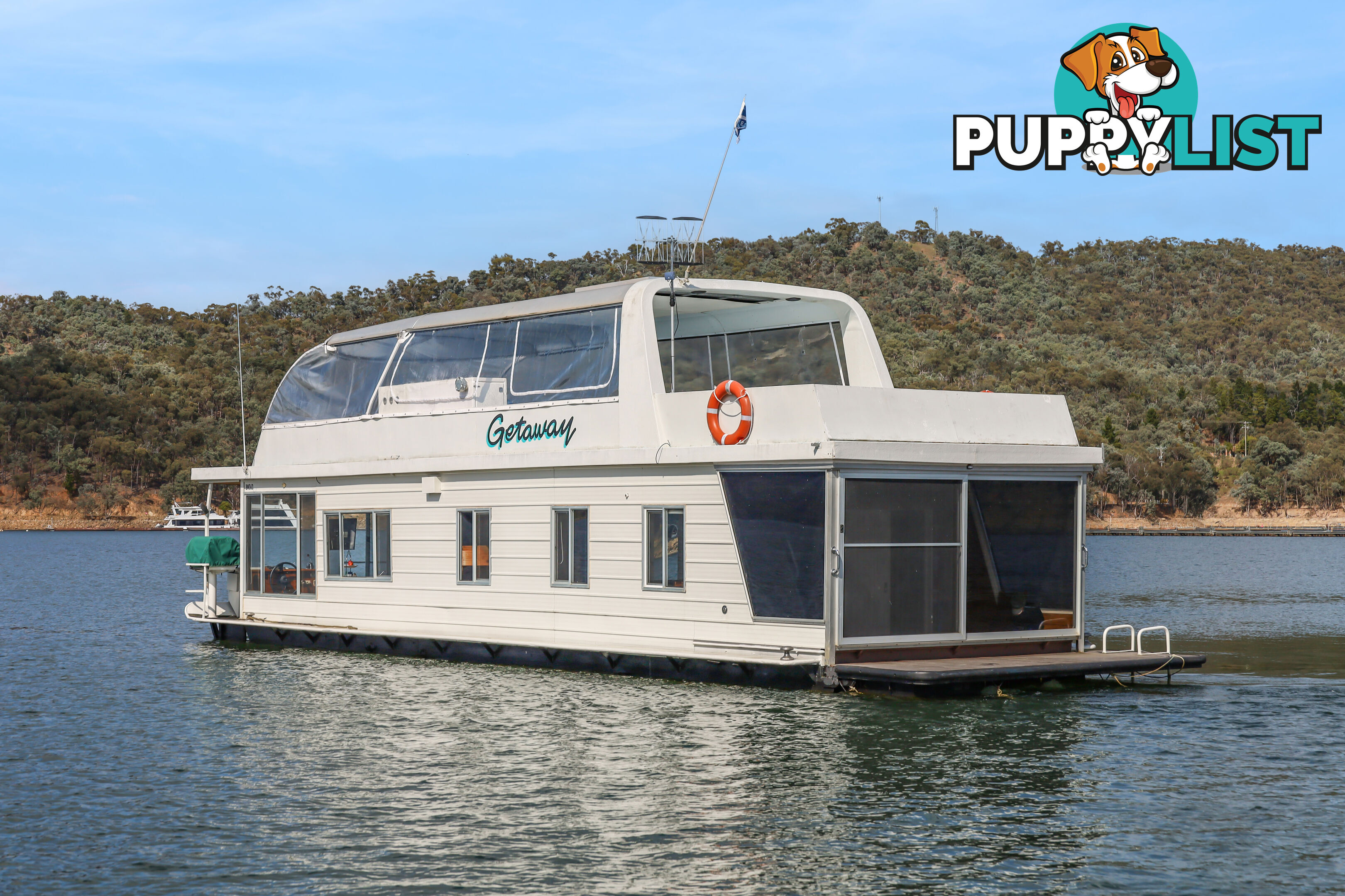 Getaway Houseboat Holiday Home on Lake Eildon