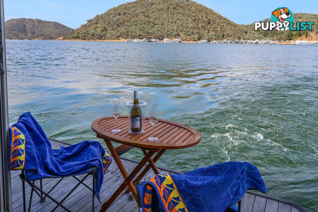 Getaway Houseboat Holiday Home on Lake Eildon