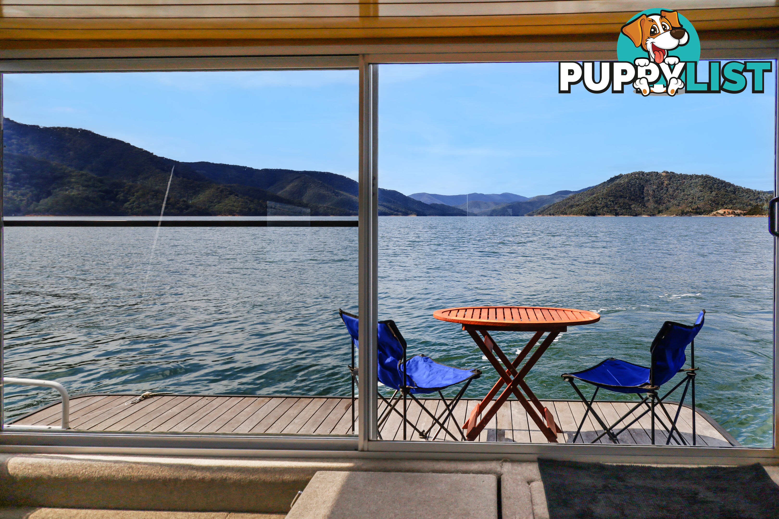 Getaway Houseboat Holiday Home on Lake Eildon