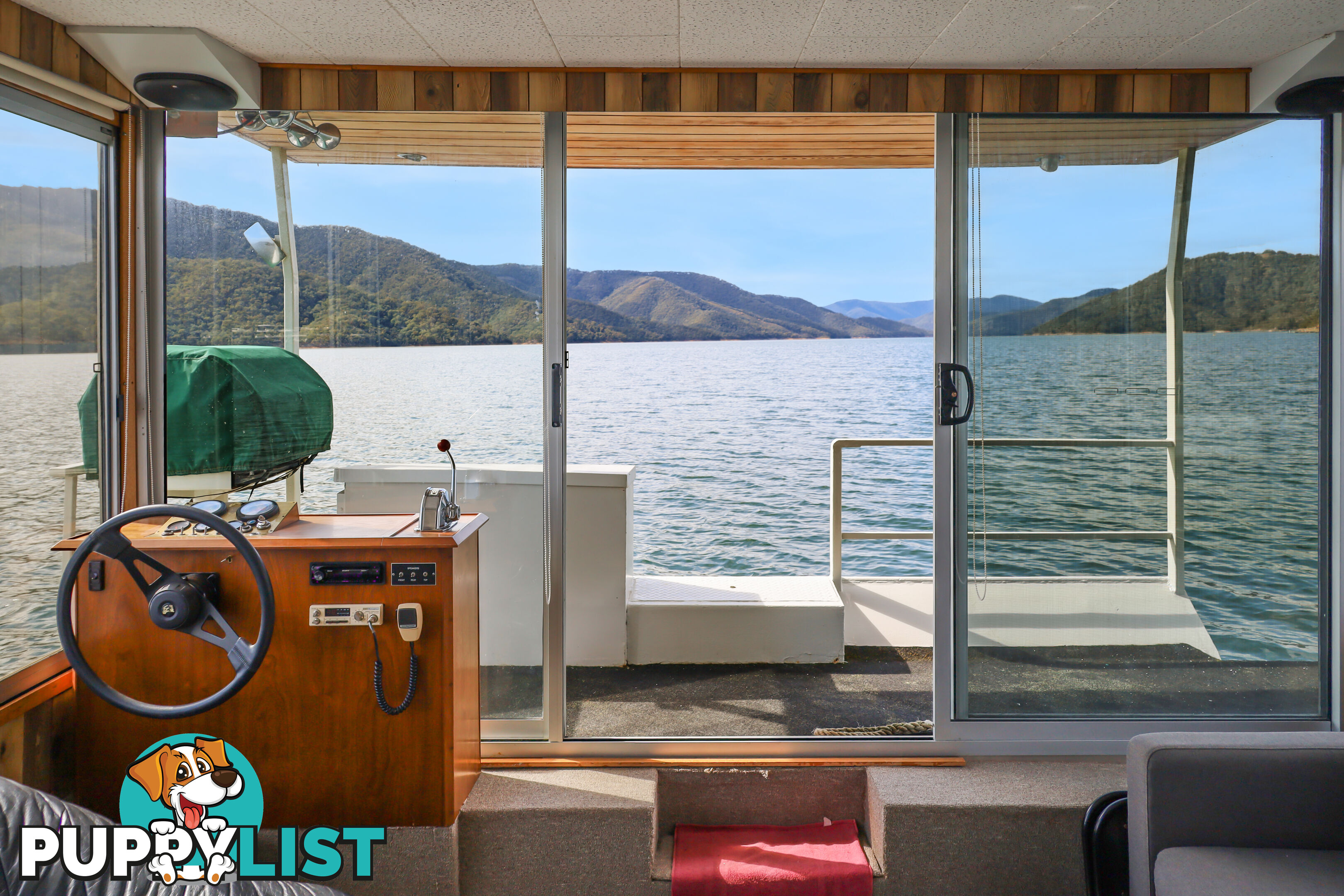 Getaway Houseboat Holiday Home on Lake Eildon