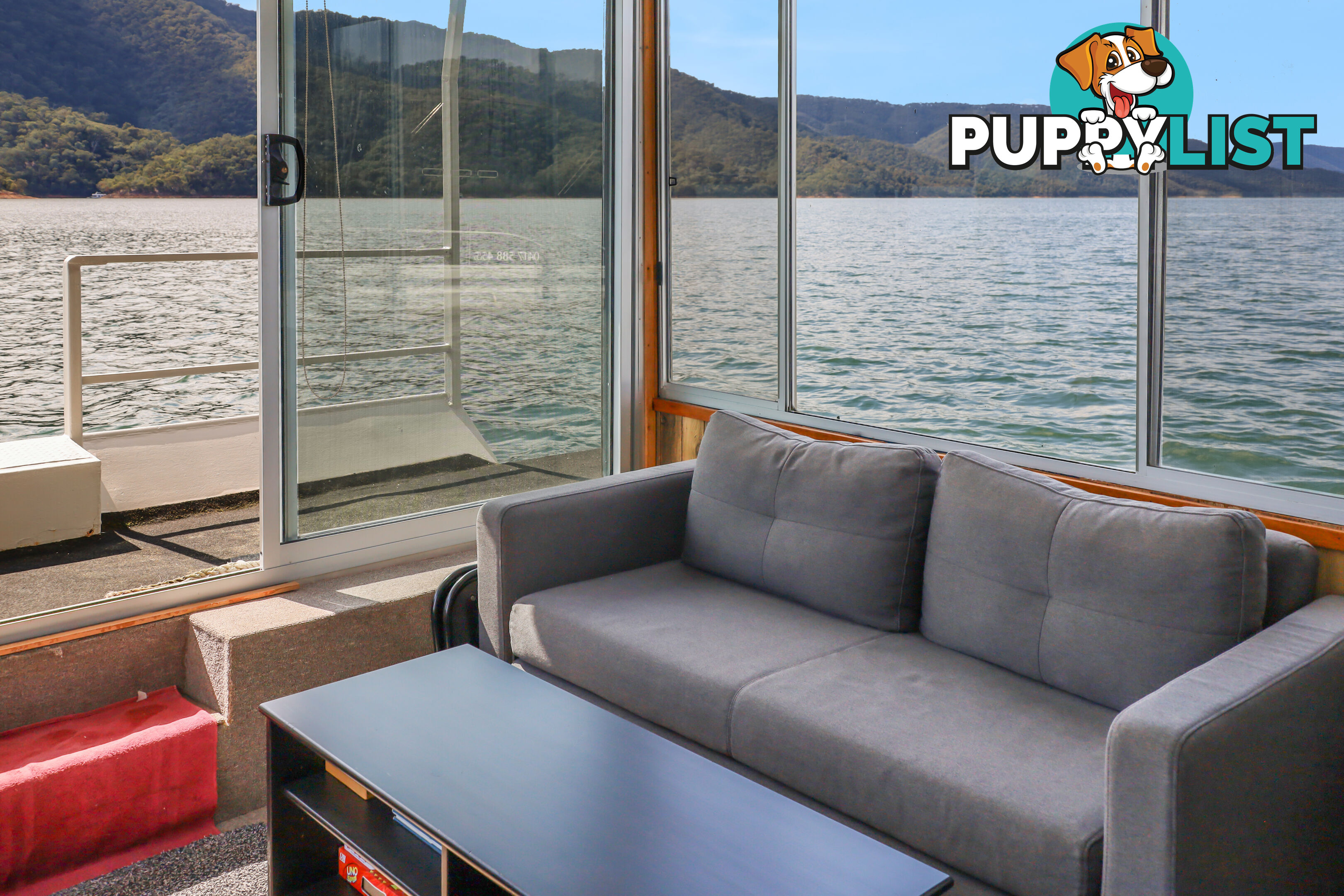 Getaway Houseboat Holiday Home on Lake Eildon