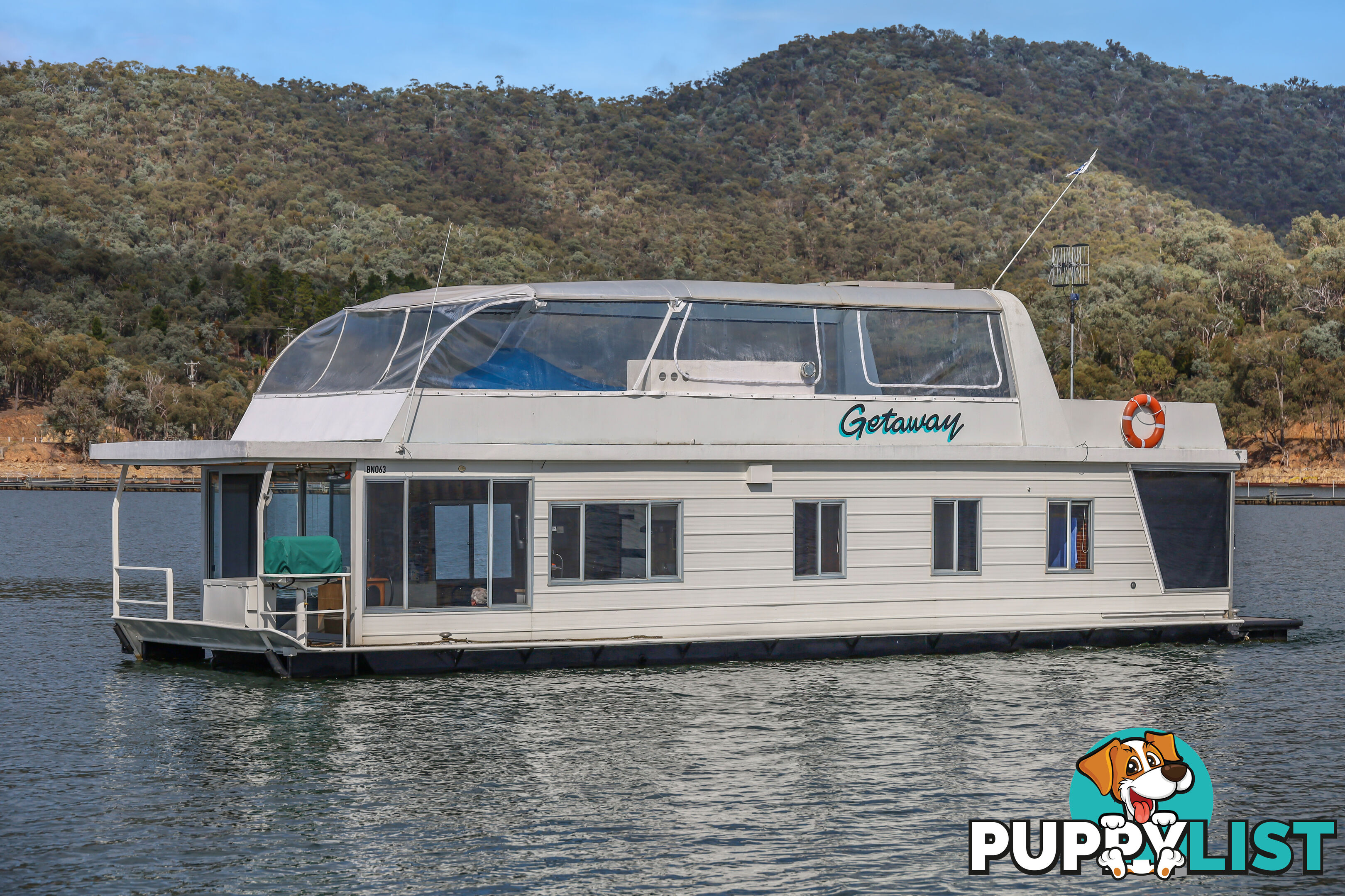 Getaway Houseboat Holiday Home on Lake Eildon