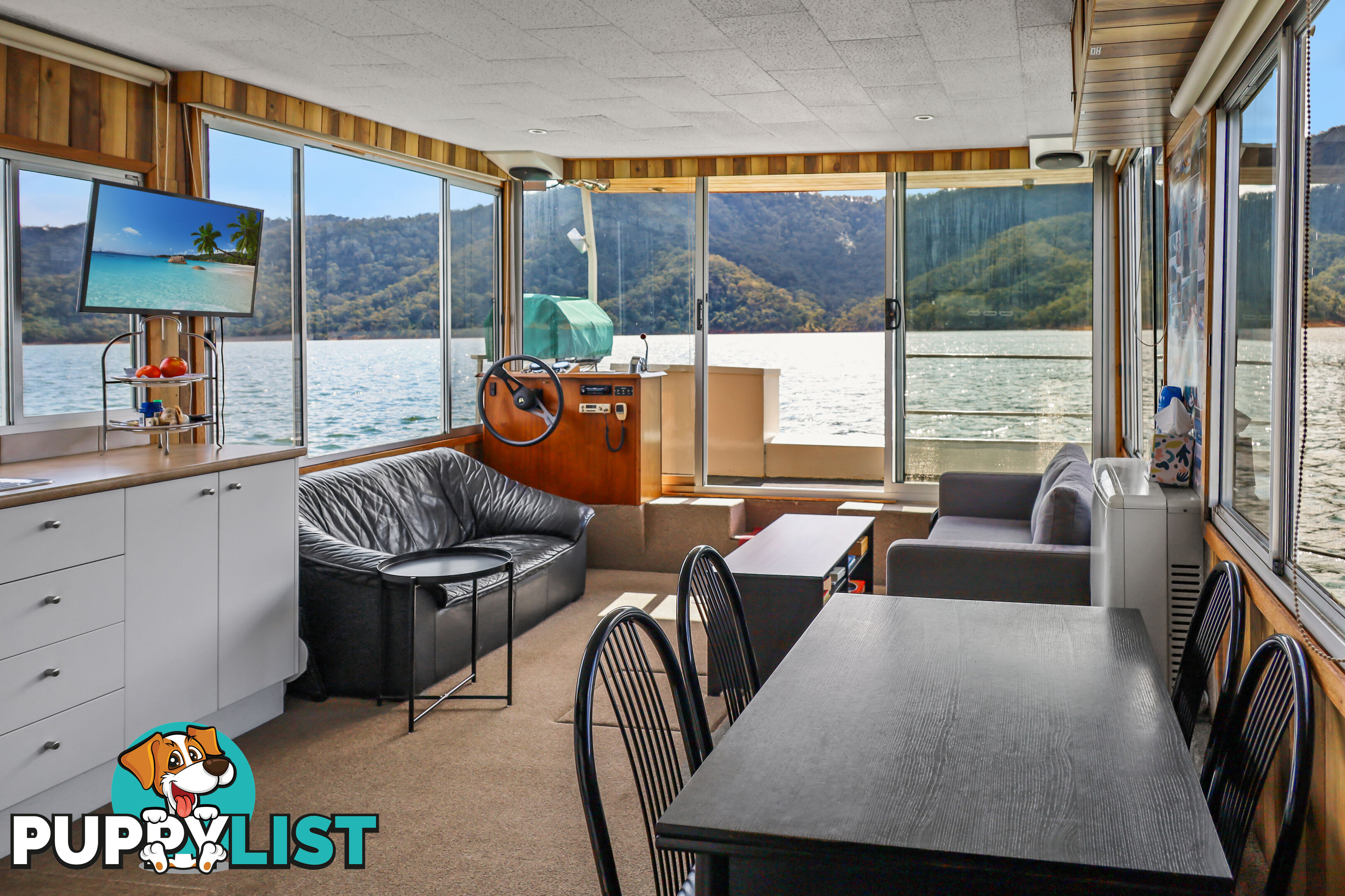 Getaway Houseboat Holiday Home on Lake Eildon