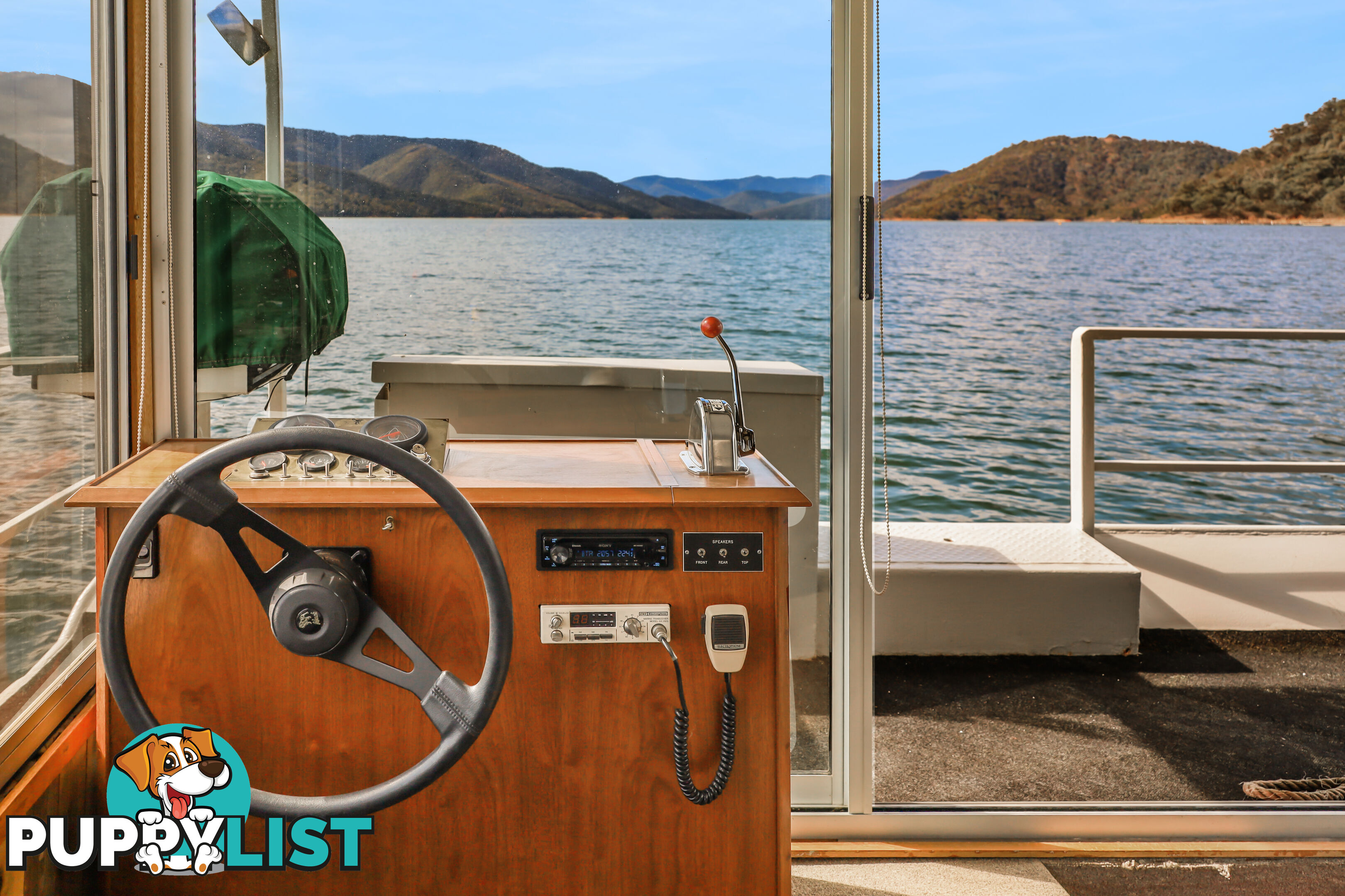 Getaway Houseboat Holiday Home on Lake Eildon