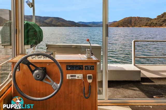 Getaway Houseboat Holiday Home on Lake Eildon