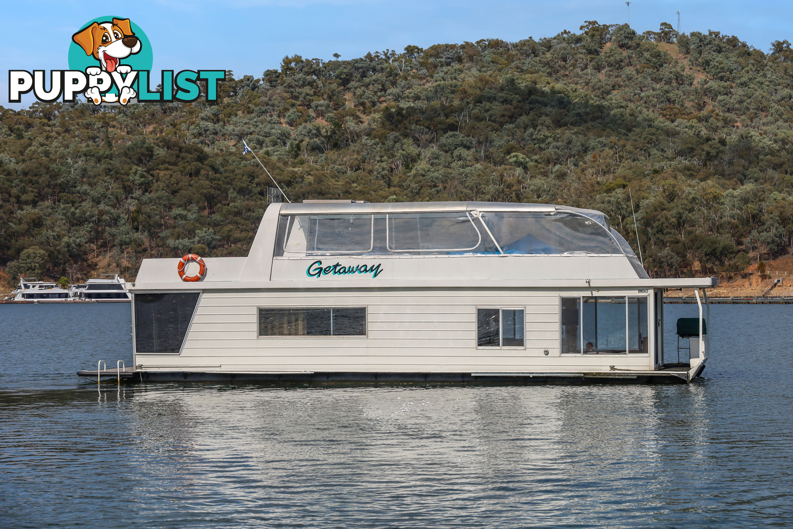 Getaway Houseboat Holiday Home on Lake Eildon