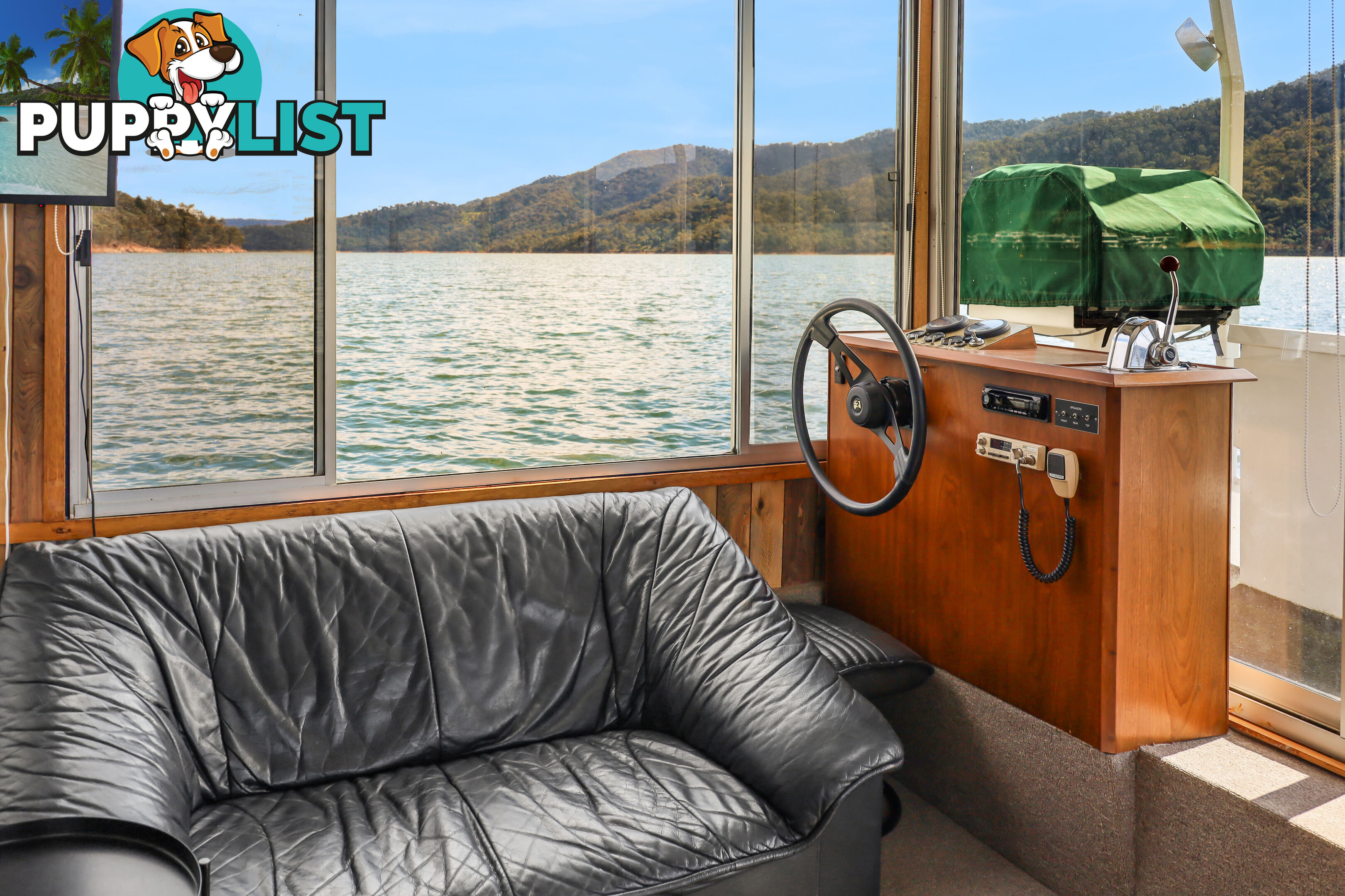 Getaway Houseboat Holiday Home on Lake Eildon