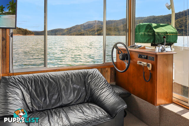 Getaway Houseboat Holiday Home on Lake Eildon