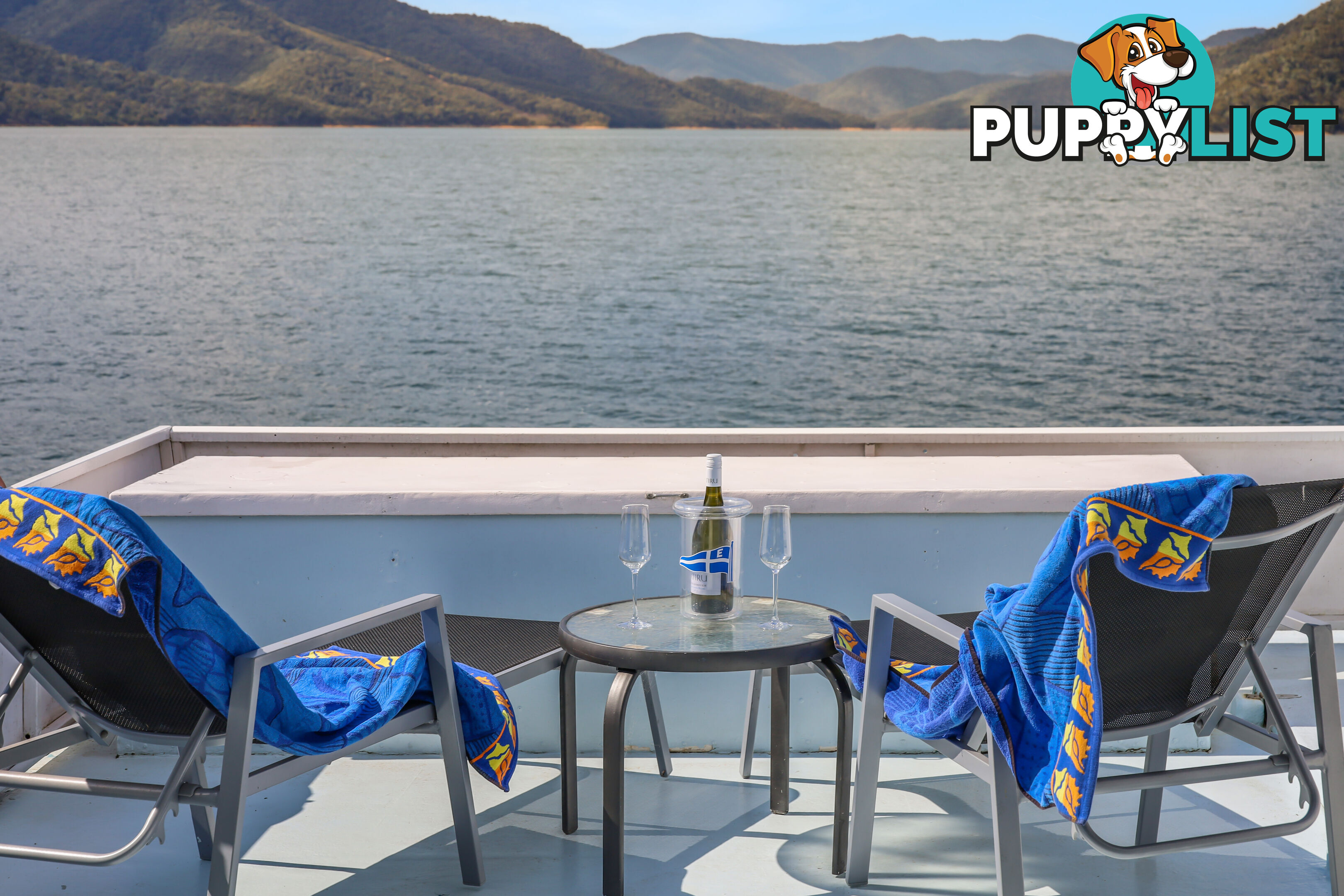 Getaway Houseboat Holiday Home on Lake Eildon