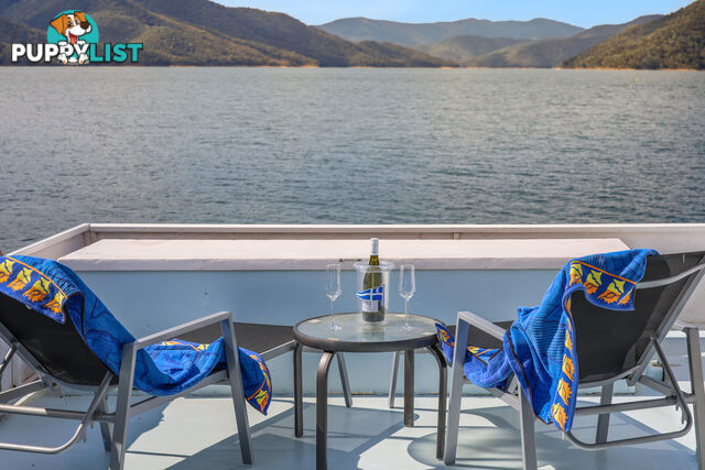 Getaway Houseboat Holiday Home on Lake Eildon