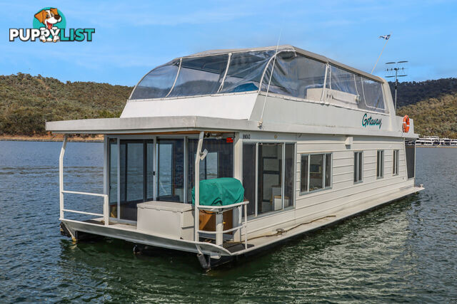 Getaway Houseboat Holiday Home on Lake Eildon