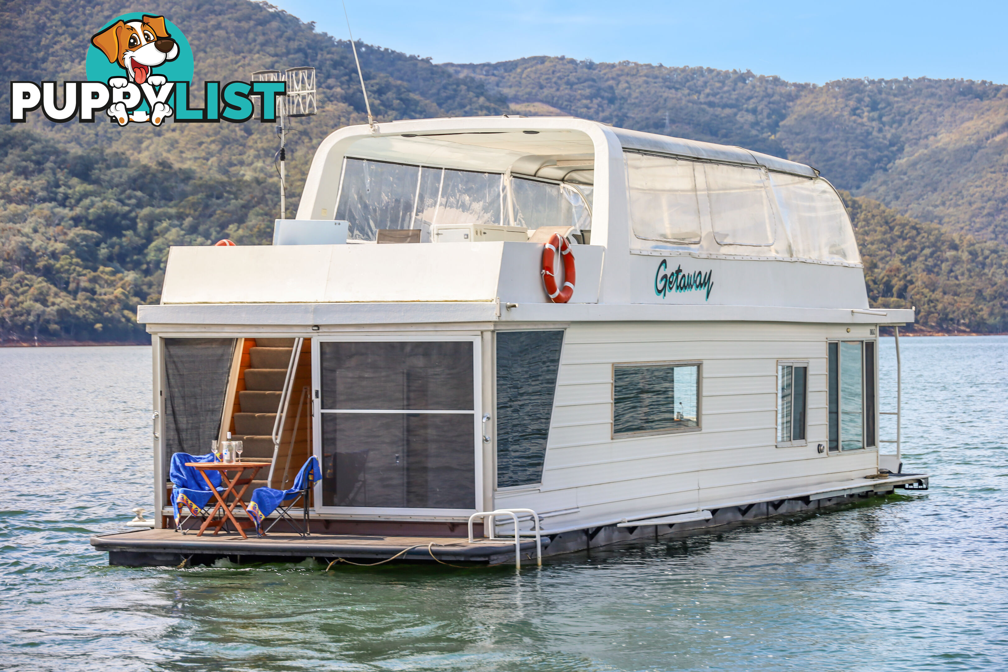 Getaway Houseboat Holiday Home on Lake Eildon