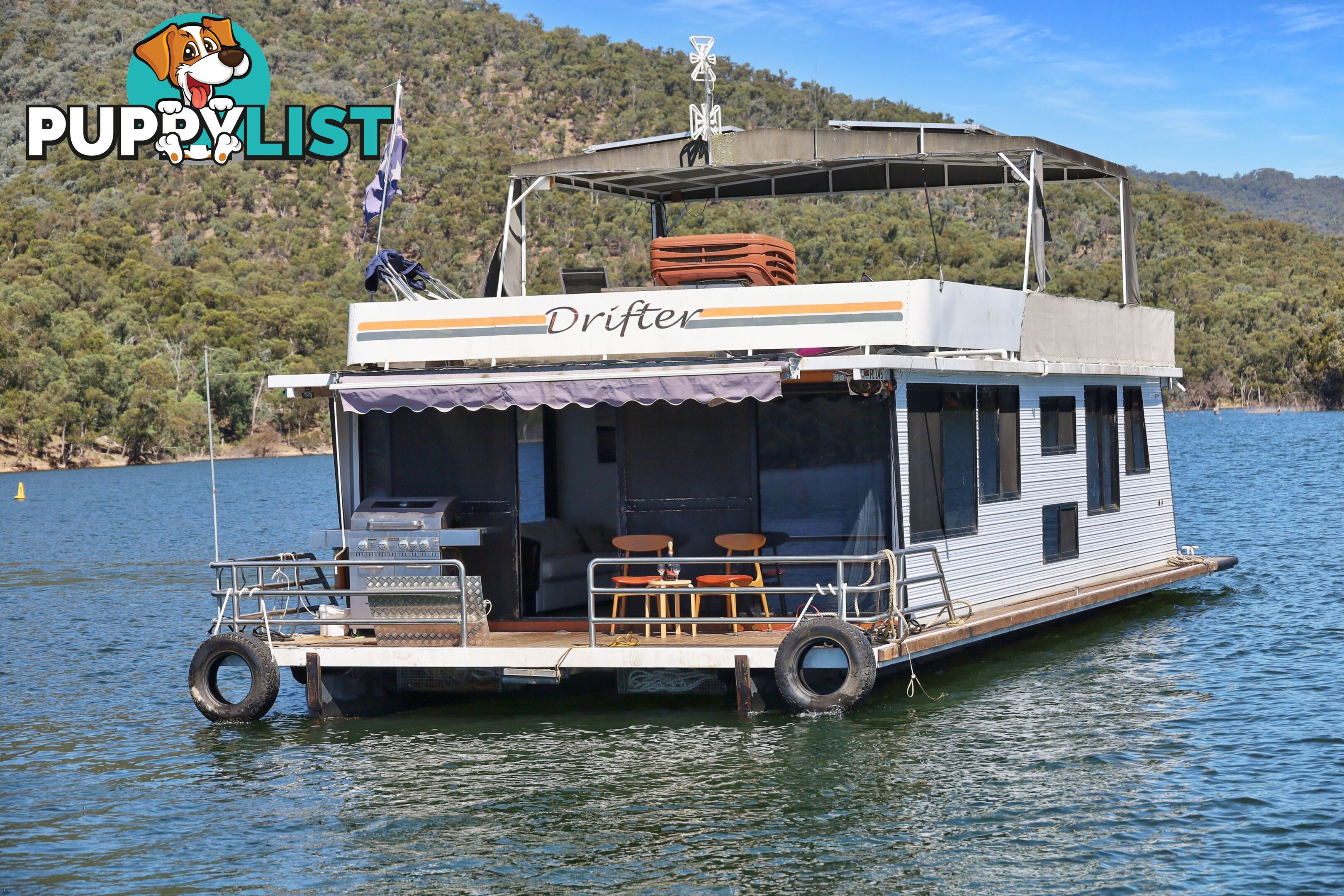 Drifter Houseboat Holiday Home on Lake Eildon