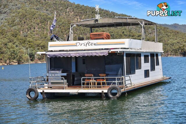 Drifter Houseboat Holiday Home on Lake Eildon