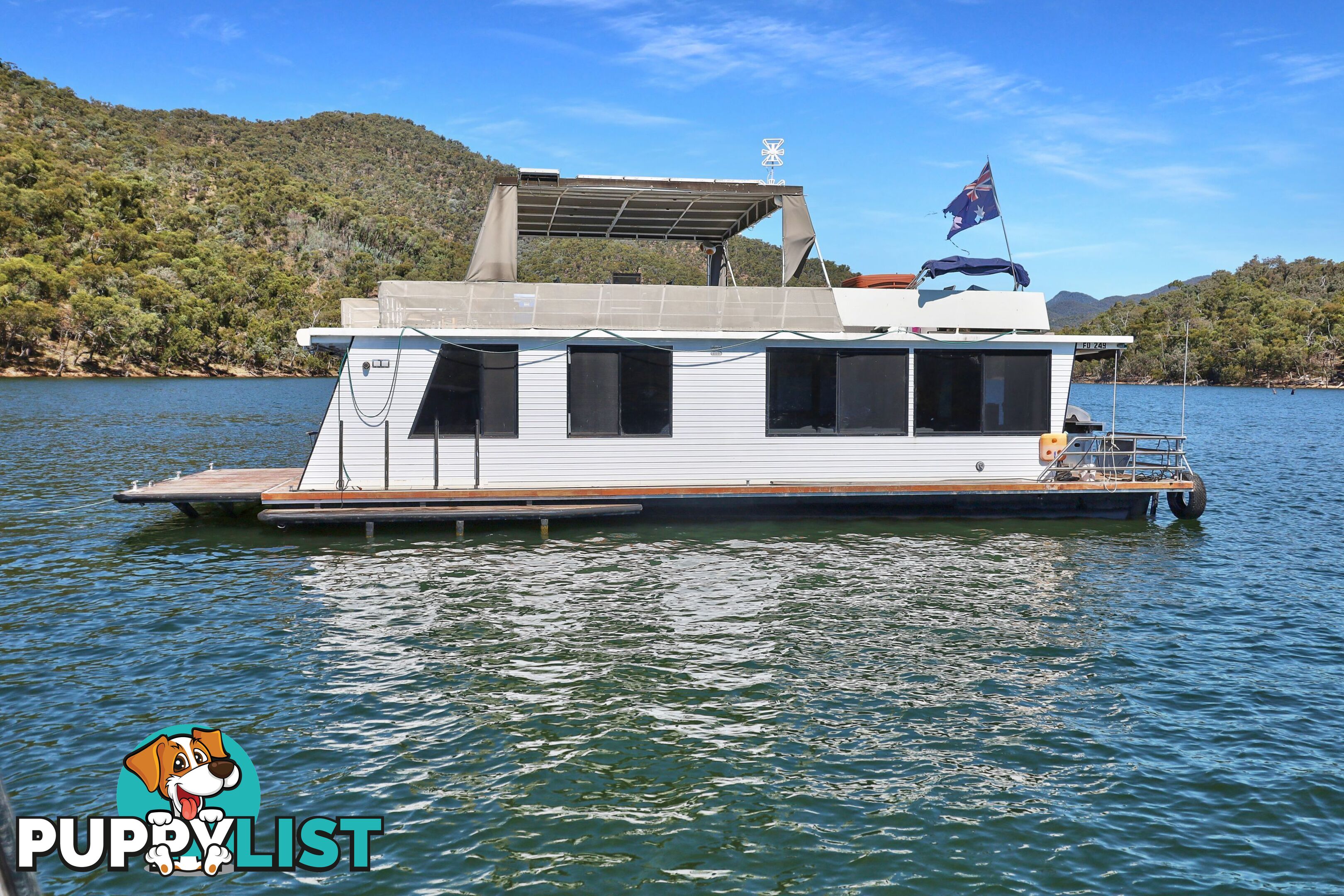 Drifter Houseboat Holiday Home on Lake Eildon