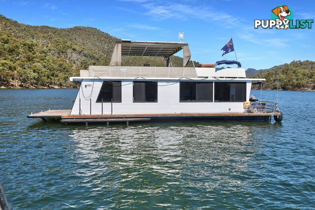 Drifter Houseboat Holiday Home on Lake Eildon