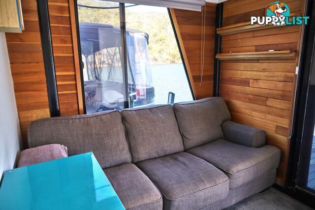 Drifter Houseboat Holiday Home on Lake Eildon