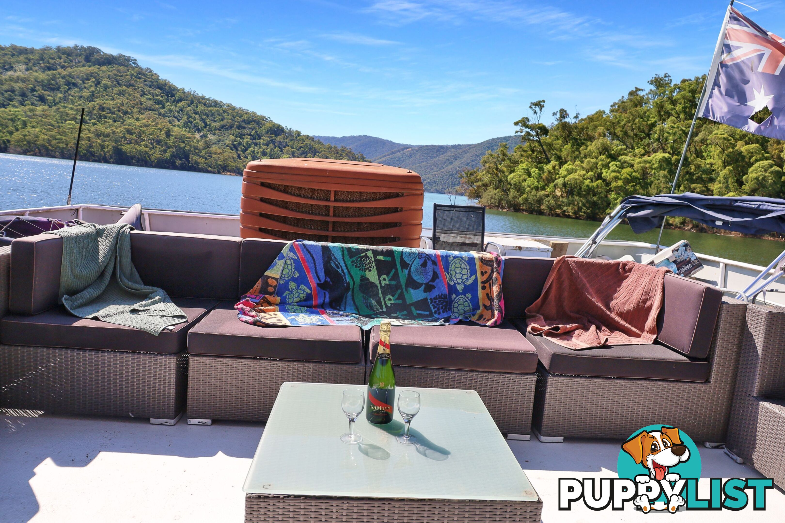 Drifter Houseboat Holiday Home on Lake Eildon