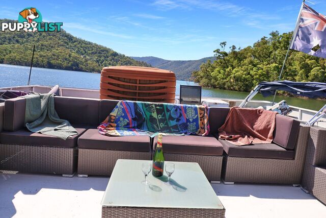 Drifter Houseboat Holiday Home on Lake Eildon