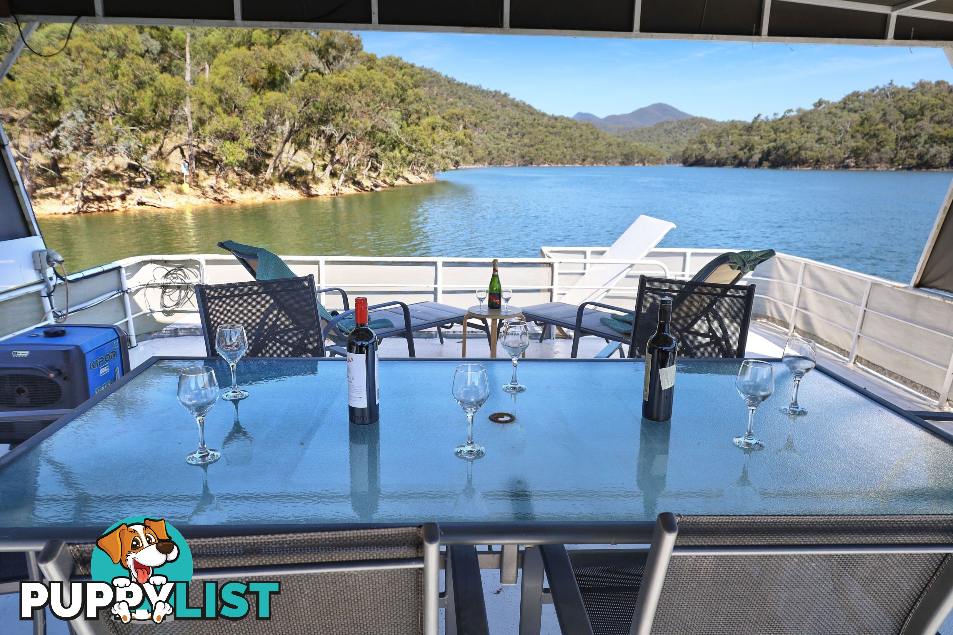 Drifter Houseboat Holiday Home on Lake Eildon