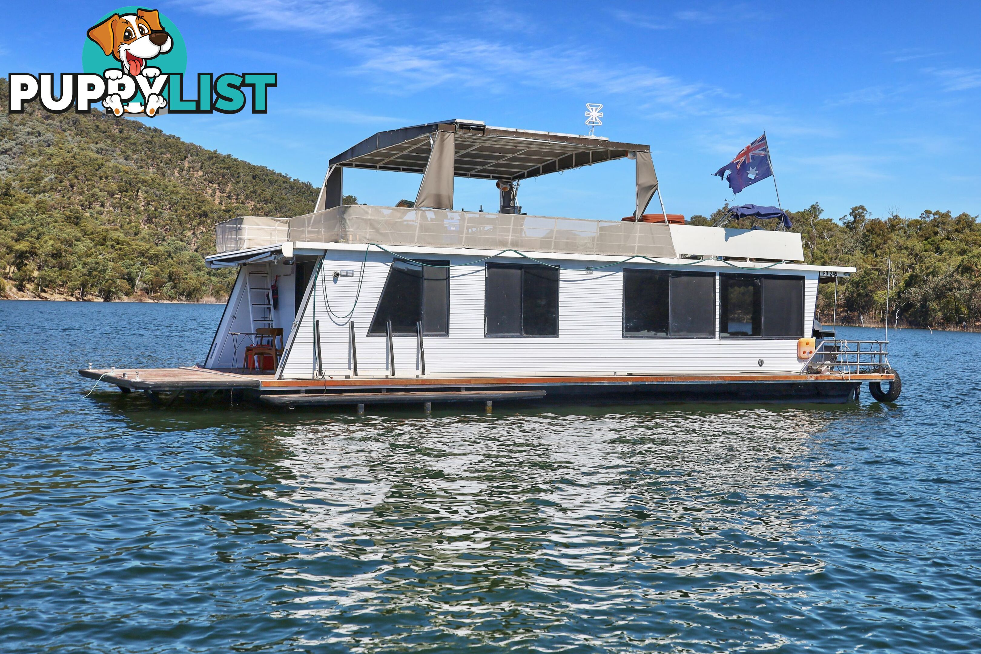 Drifter Houseboat Holiday Home on Lake Eildon