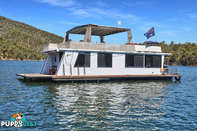 Drifter Houseboat Holiday Home on Lake Eildon