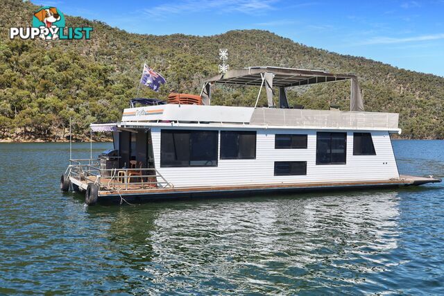 Drifter Houseboat Holiday Home on Lake Eildon