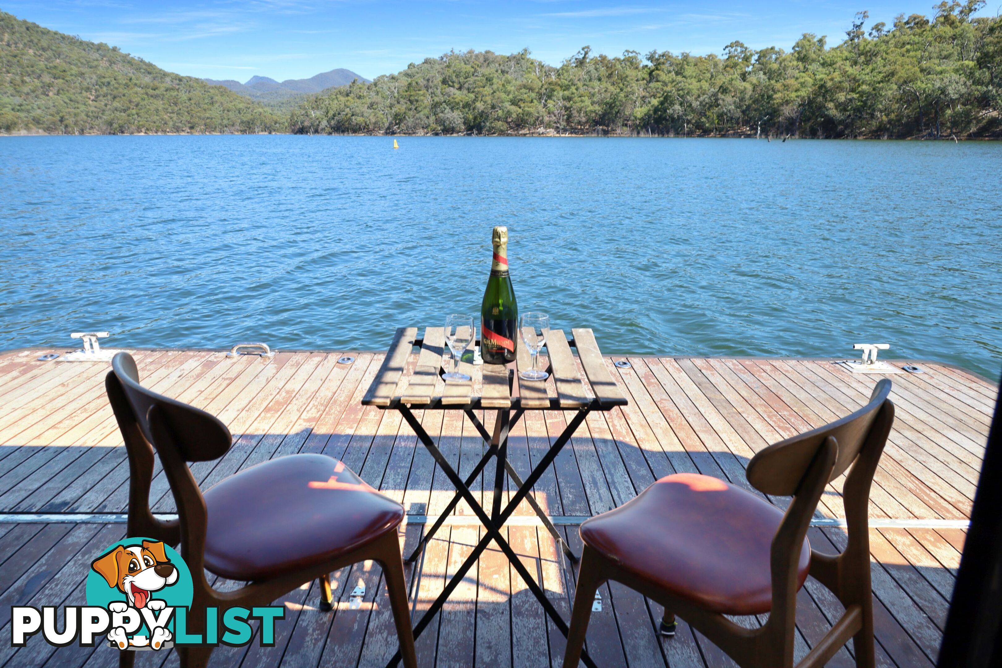 Drifter Houseboat Holiday Home on Lake Eildon