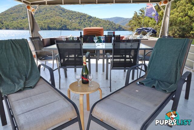 Drifter Houseboat Holiday Home on Lake Eildon