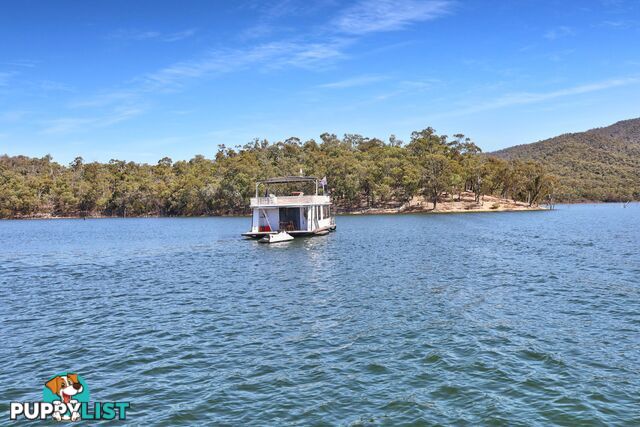 Drifter Houseboat Holiday Home on Lake Eildon