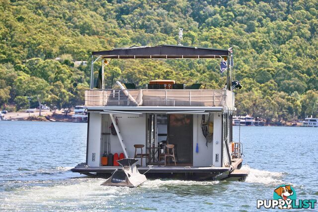 Drifter Houseboat Holiday Home on Lake Eildon