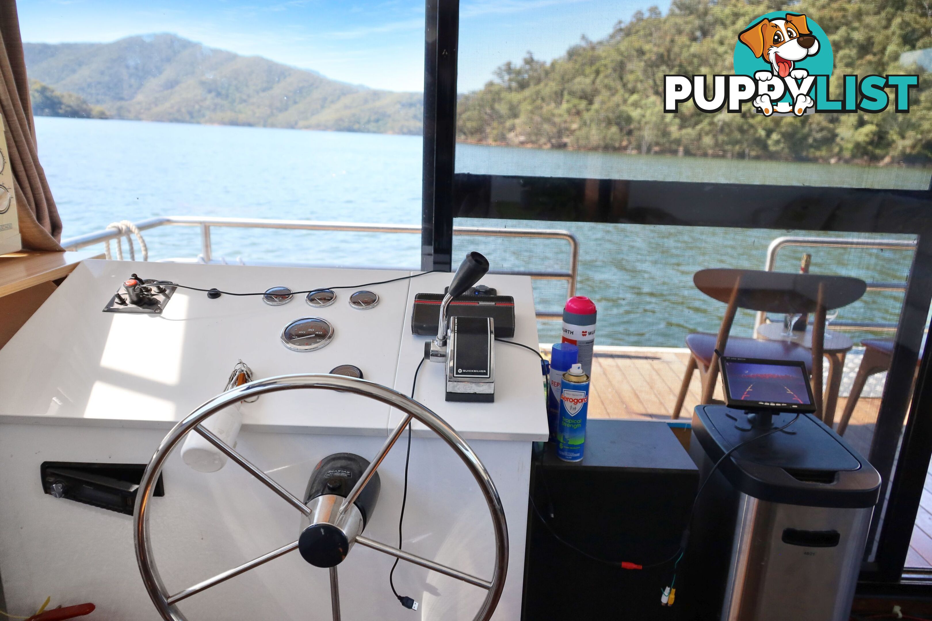 Drifter Houseboat Holiday Home on Lake Eildon