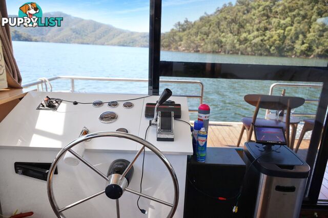 Drifter Houseboat Holiday Home on Lake Eildon