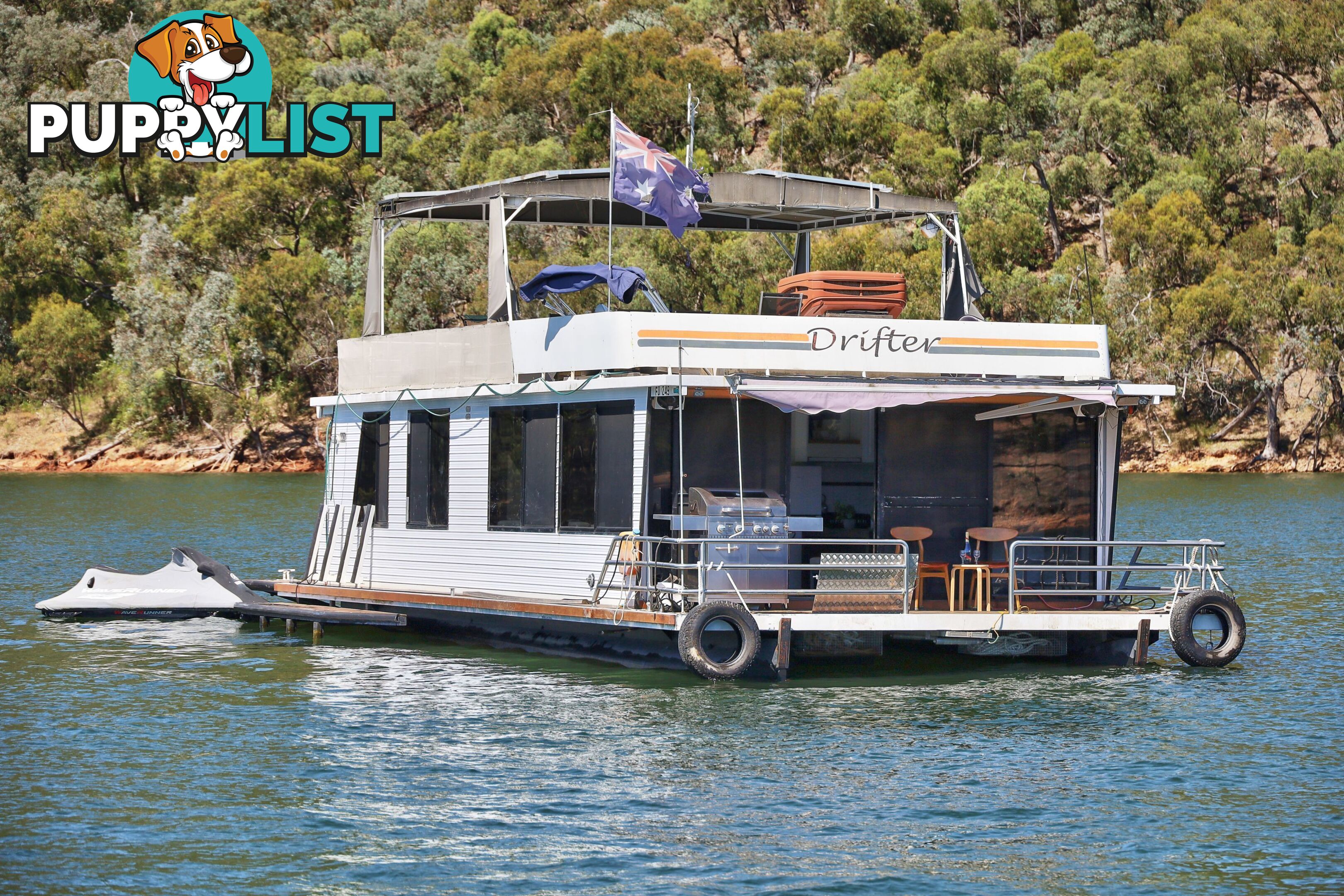 Drifter Houseboat Holiday Home on Lake Eildon