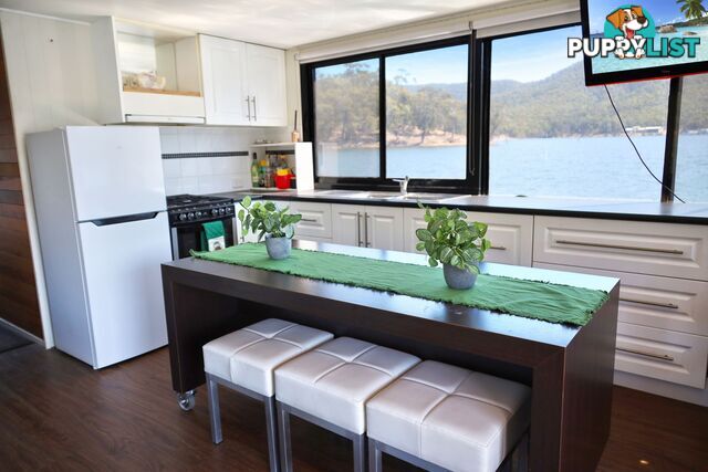 Drifter Houseboat Holiday Home on Lake Eildon