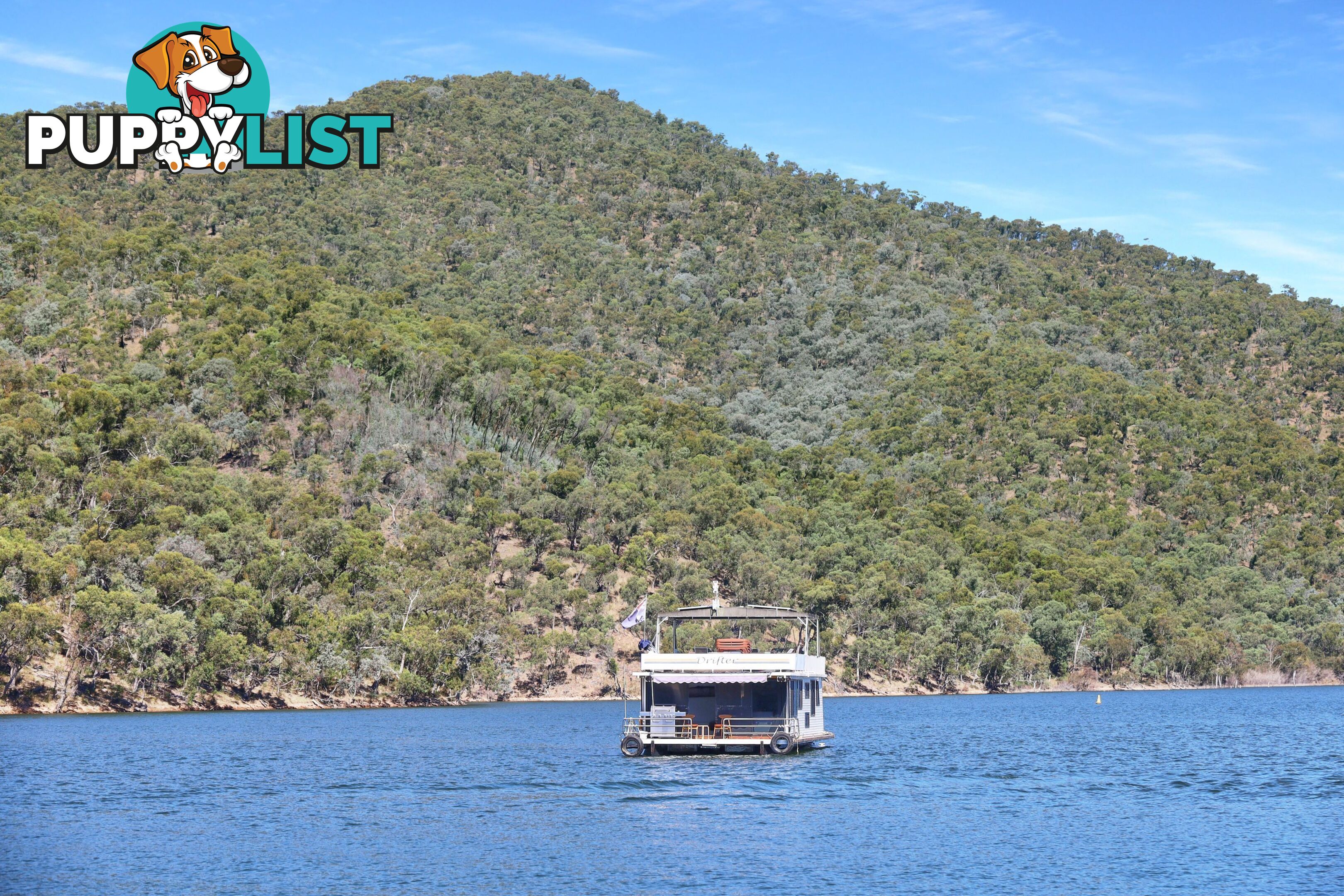 Drifter Houseboat Holiday Home on Lake Eildon