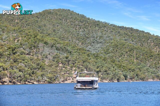 Drifter Houseboat Holiday Home on Lake Eildon