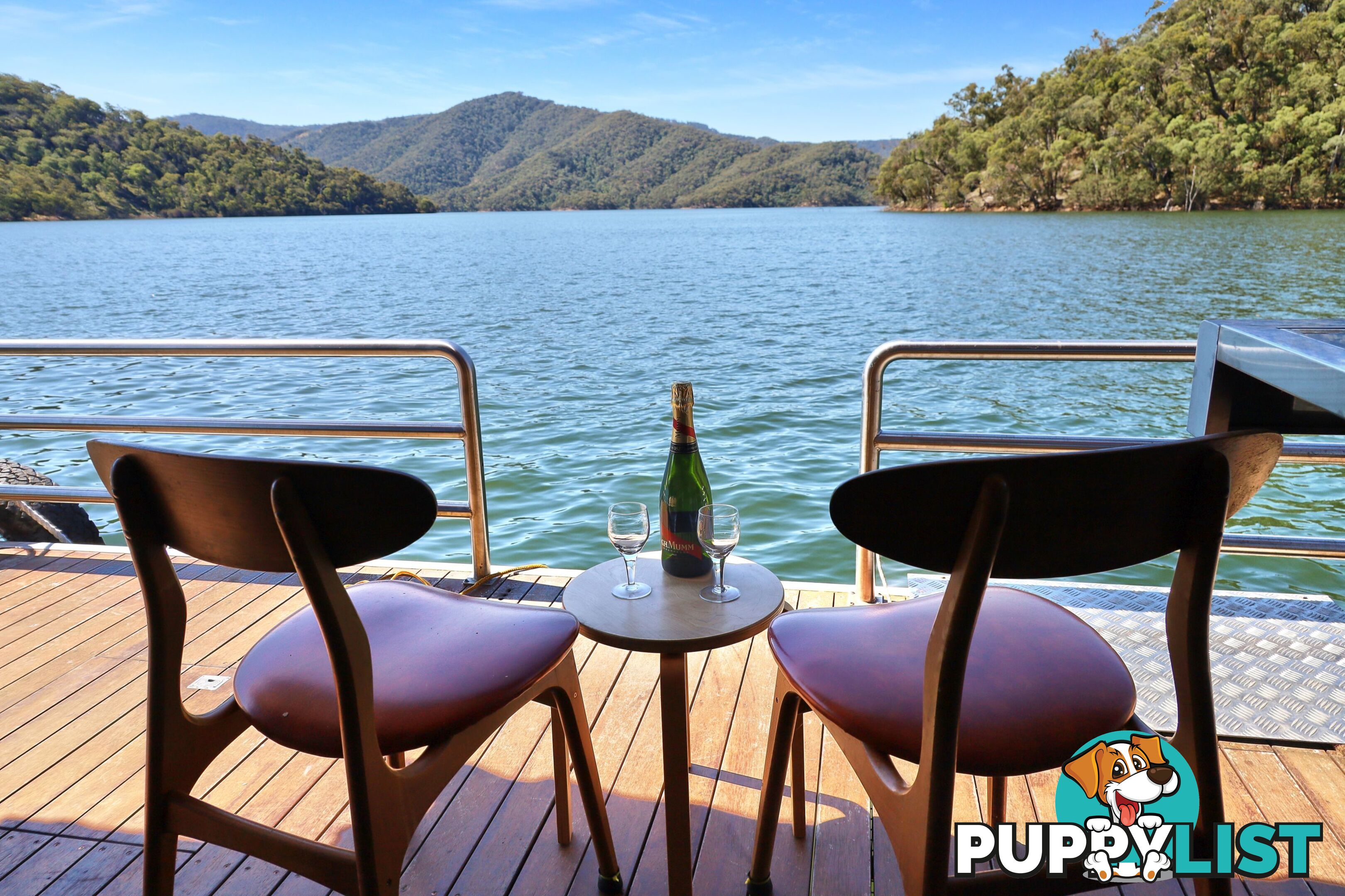 Drifter Houseboat Holiday Home on Lake Eildon