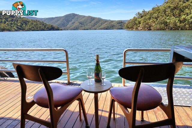 Drifter Houseboat Holiday Home on Lake Eildon