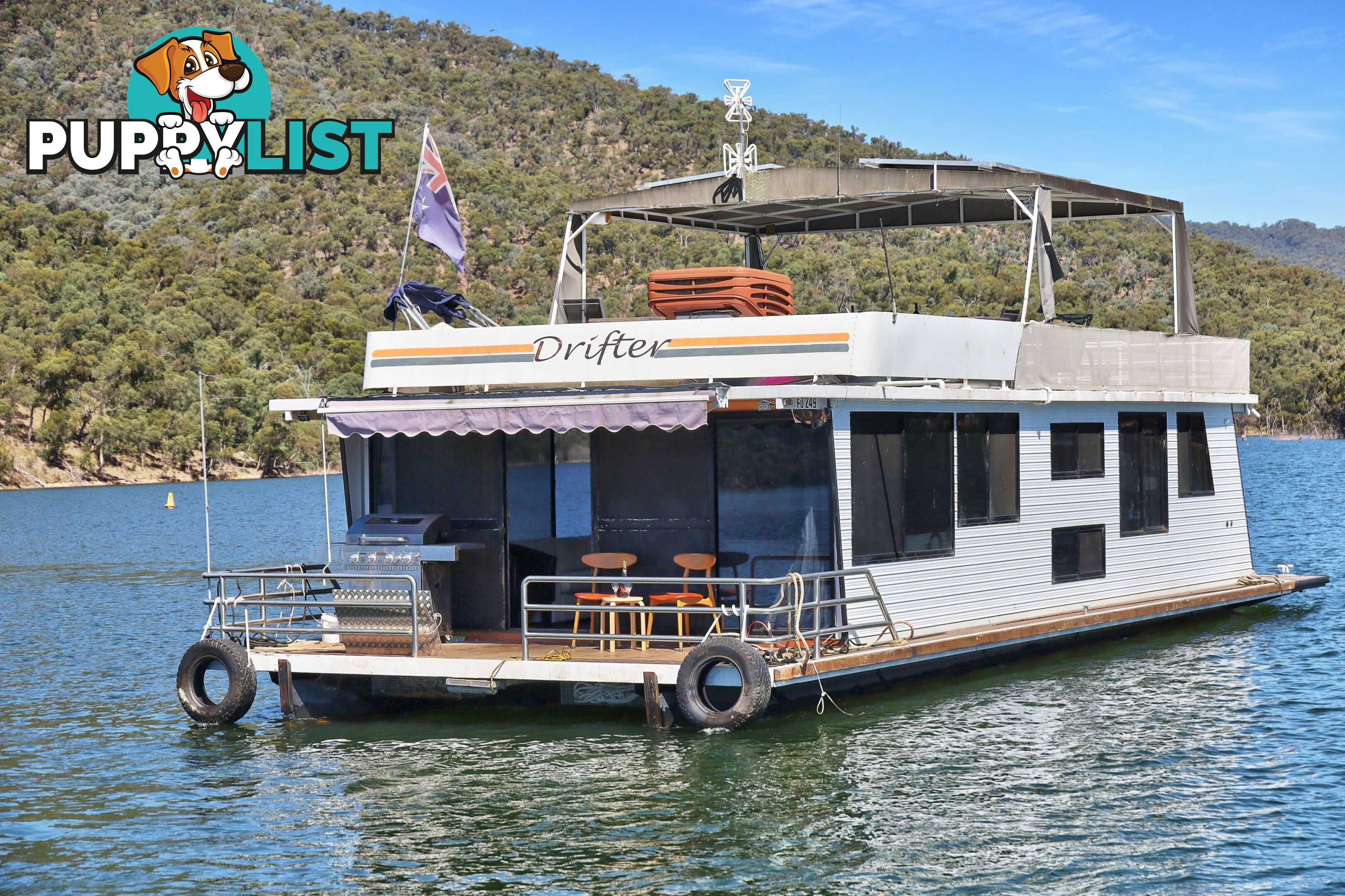 Drifter Houseboat Holiday Home on Lake Eildon