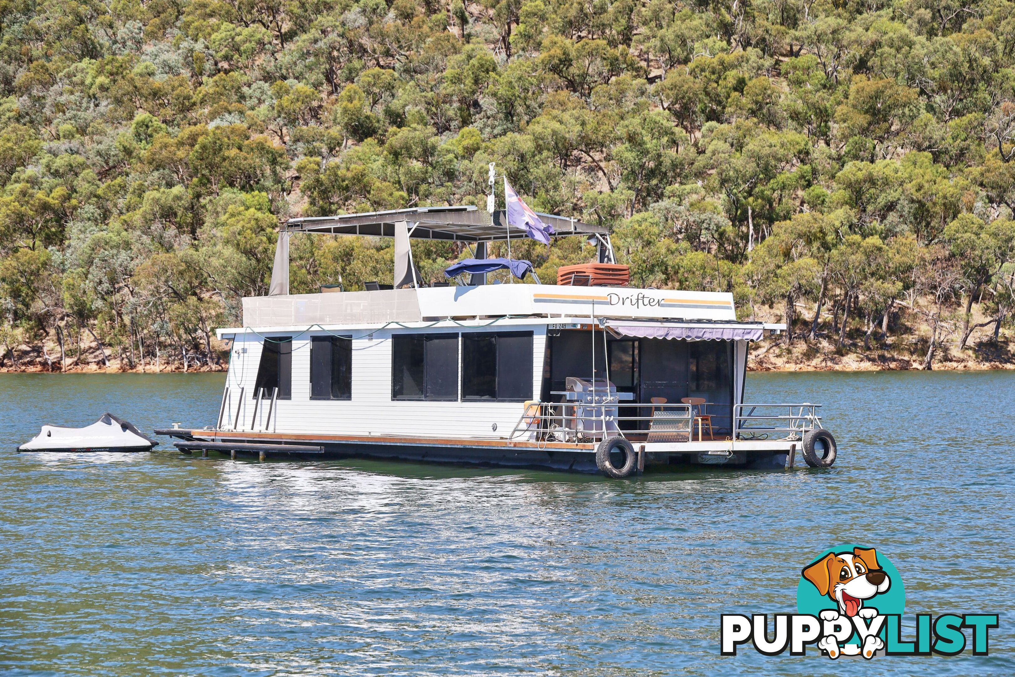 Drifter Houseboat Holiday Home on Lake Eildon