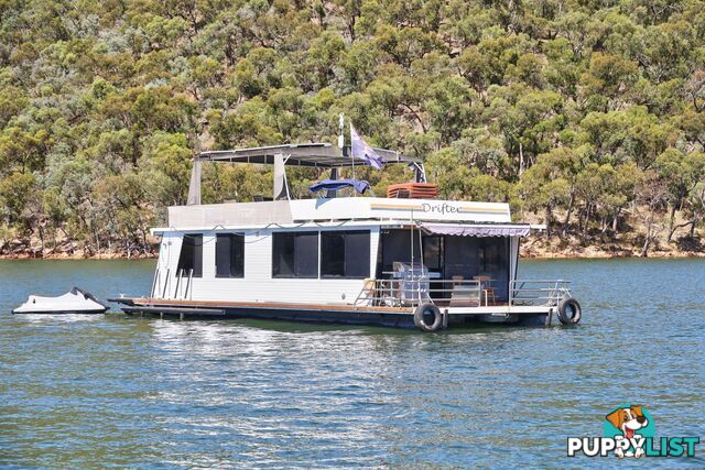 Drifter Houseboat Holiday Home on Lake Eildon