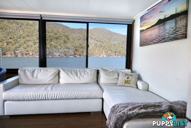 Drifter Houseboat Holiday Home on Lake Eildon