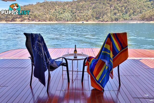 BLISS Houseboat Holiday Home on Lake Eildon