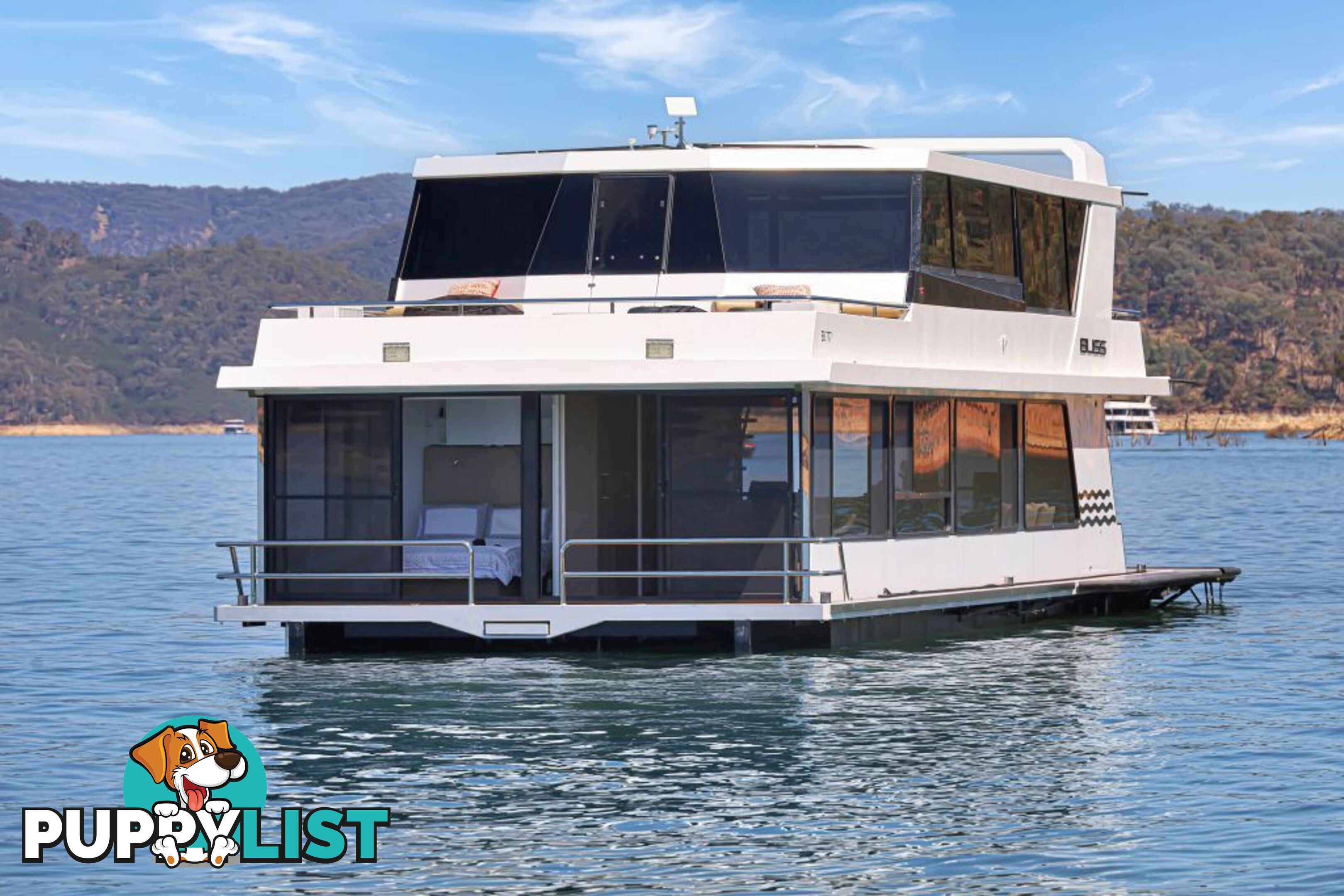 BLISS Houseboat Holiday Home on Lake Eildon