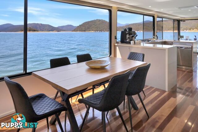 BLISS Houseboat Holiday Home on Lake Eildon