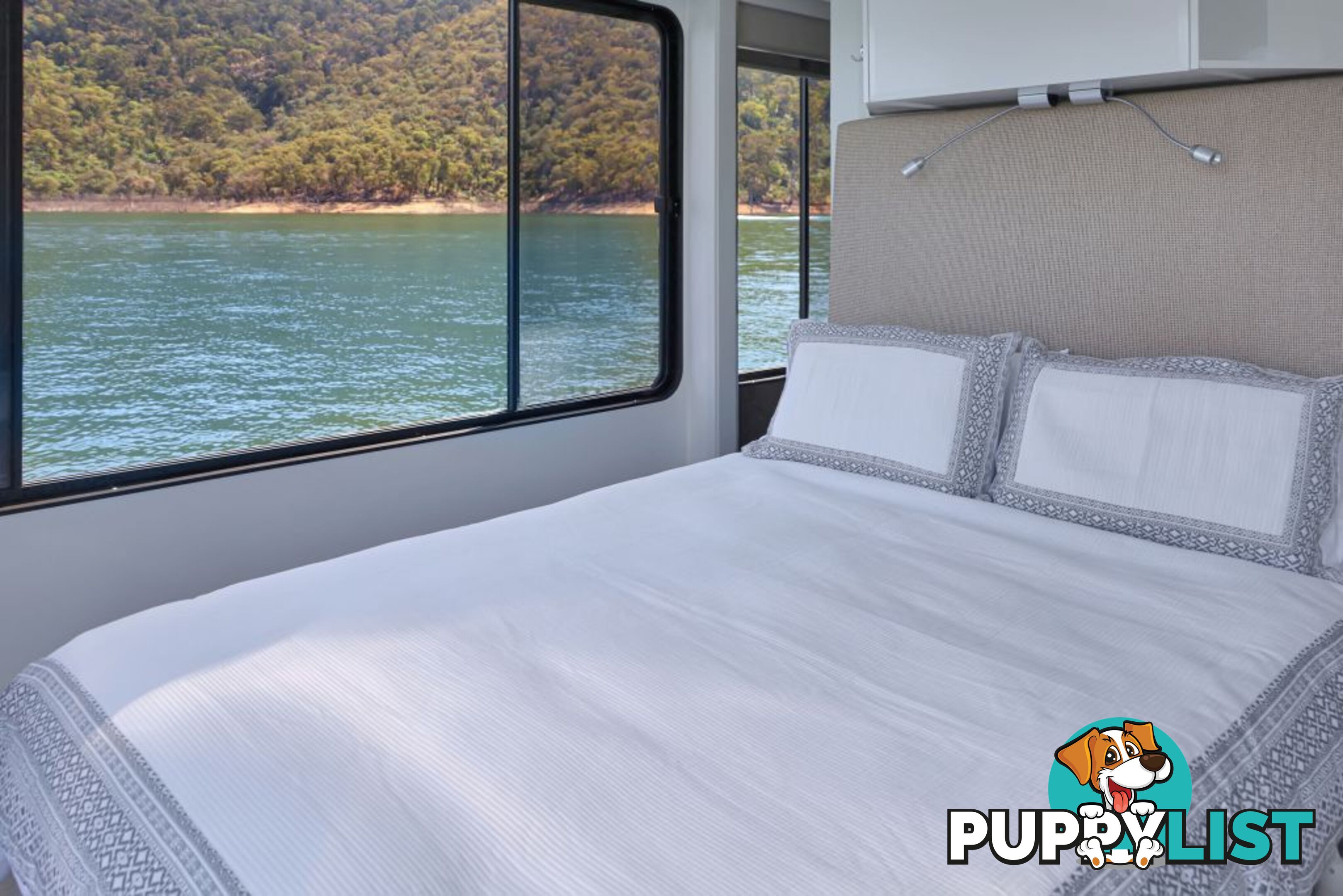 BLISS Houseboat Holiday Home on Lake Eildon