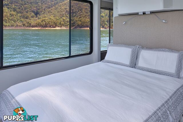 BLISS Houseboat Holiday Home on Lake Eildon