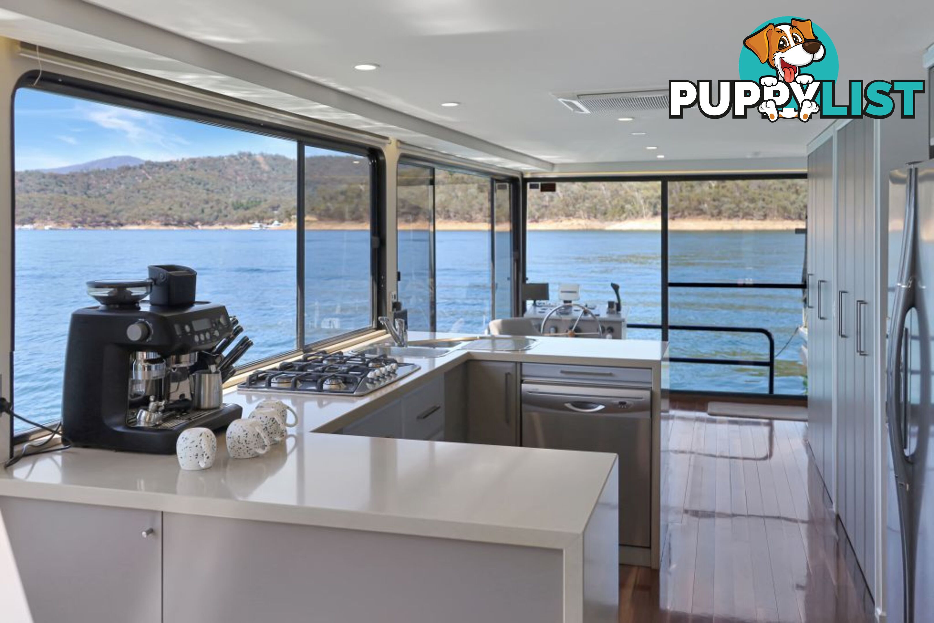 BLISS Houseboat Holiday Home on Lake Eildon